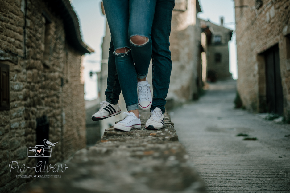 Pia Alvero fotografia preboda en Uxue, Navarra. Fotografa boda Navarra-122