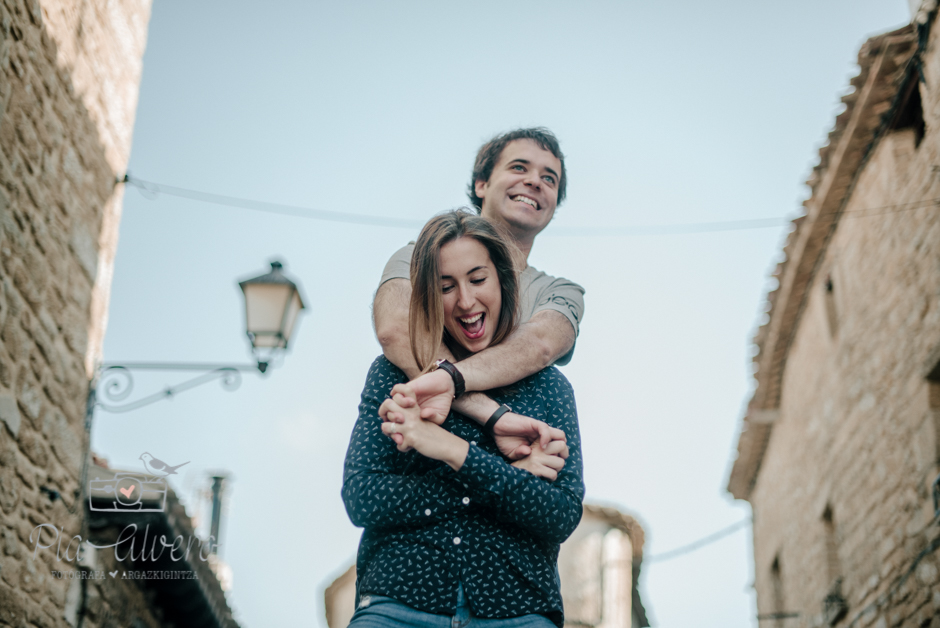 Pia Alvero fotografia preboda en Uxue, Navarra. Fotografa boda Navarra-123