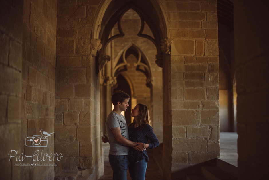 Pia Alvero fotografia preboda en Uxue, Navarra. Fotografa boda Navarra-194