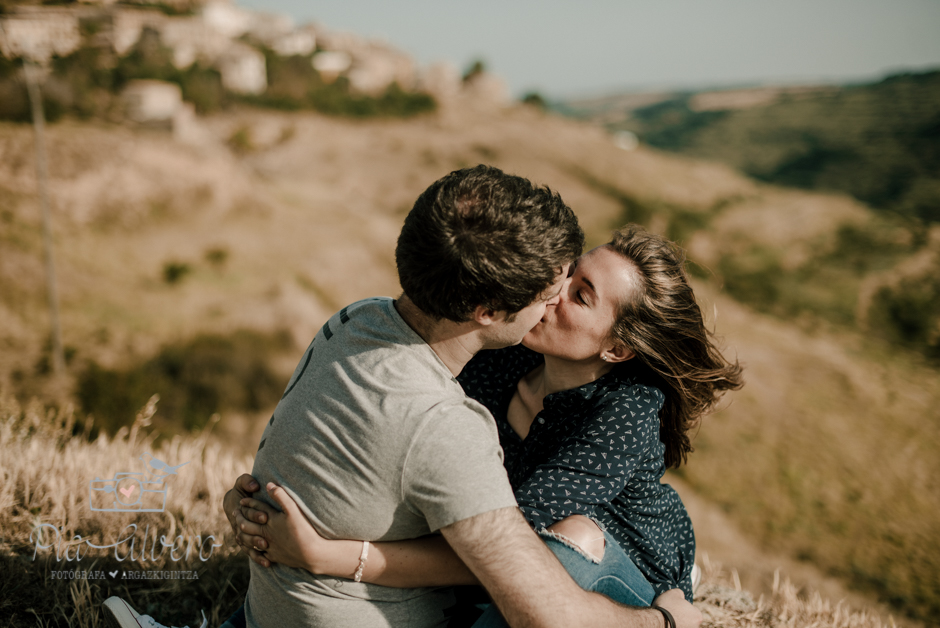 Pia Alvero fotografia preboda en Uxue, Navarra. Fotografa boda Navarra-277