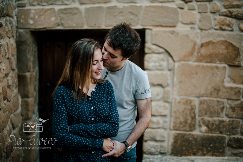 Pia Alvero fotografia preboda en Uxue, Navarra. Fotografa boda Navarra-47