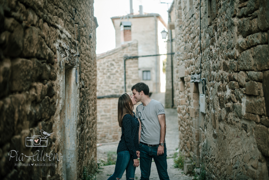 Pia Alvero fotografia preboda en Uxue, Navarra. Fotografa boda Navarra-60