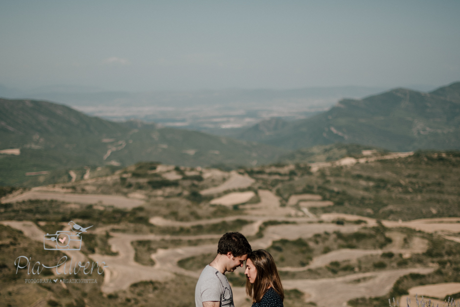Pia Alvero fotografia preboda en Uxue, Navarra. Fotografa boda Navarra-90