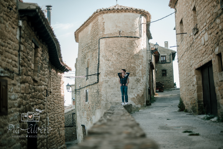 Pia Alvero fotografia preboda en Uxue, Navarra. Fotografa boda Navarra-98